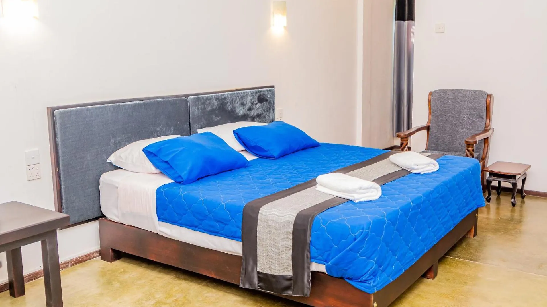 Shico Transit Hotel 尼甘布